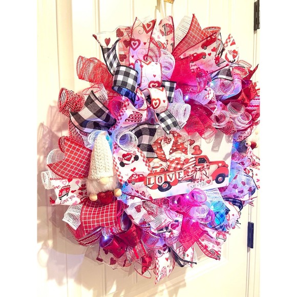 Handmade Valentine’s Gnome LOVE Truck Ribbon Prelit Wreath 22 ins LED W14 - Picture 3 of 12